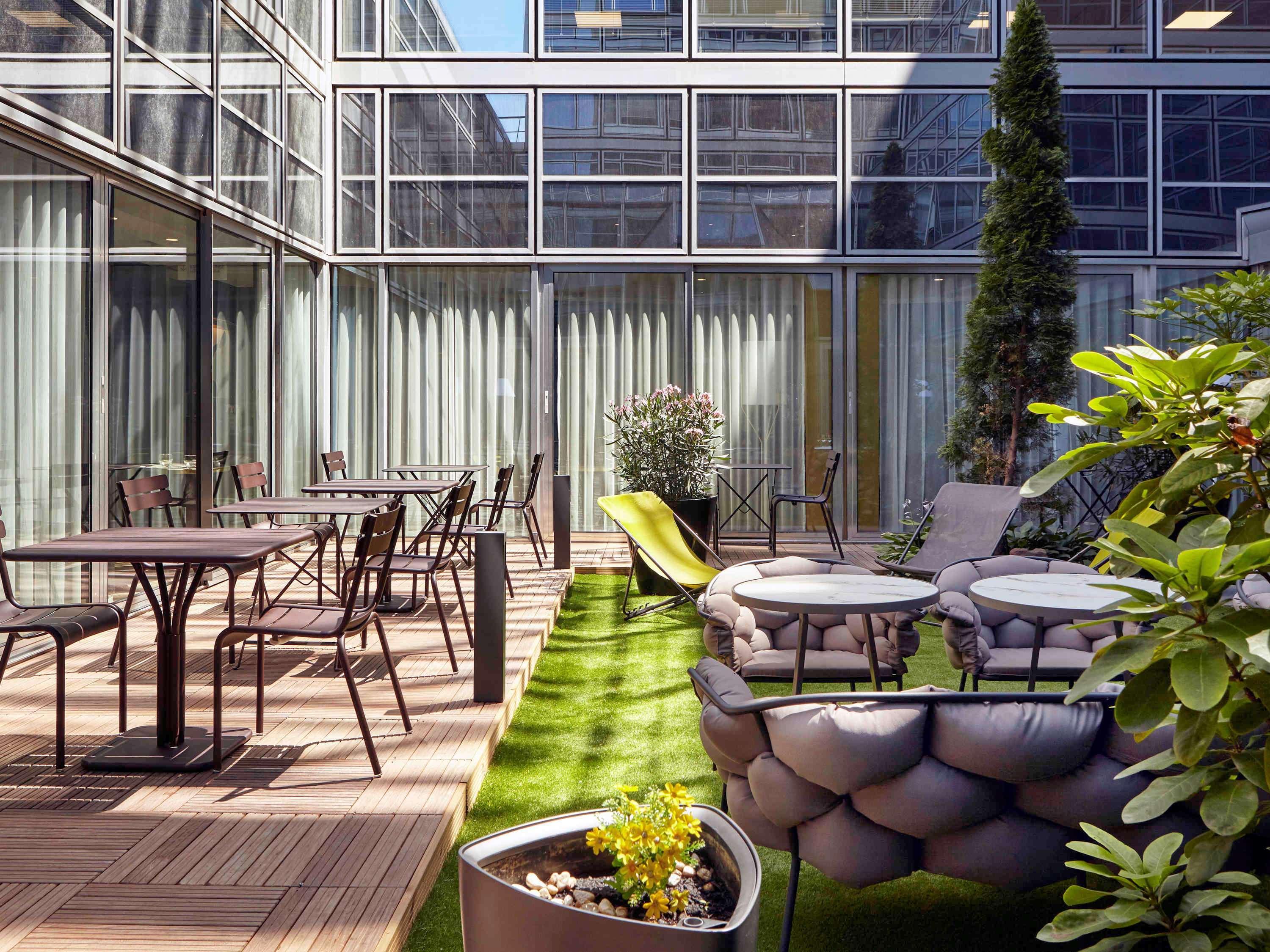 Mercure Paris La Défense Grande Arche Hotel 4*
